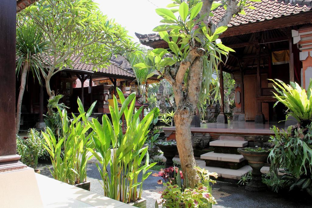 Nugraha Guesthouse 1 Ubud Buitenkant foto