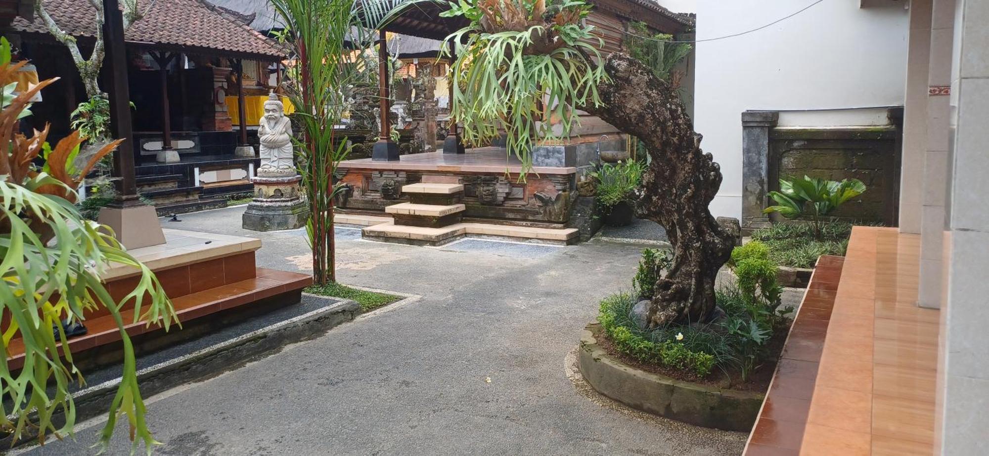 Nugraha Guesthouse 1 Ubud Buitenkant foto