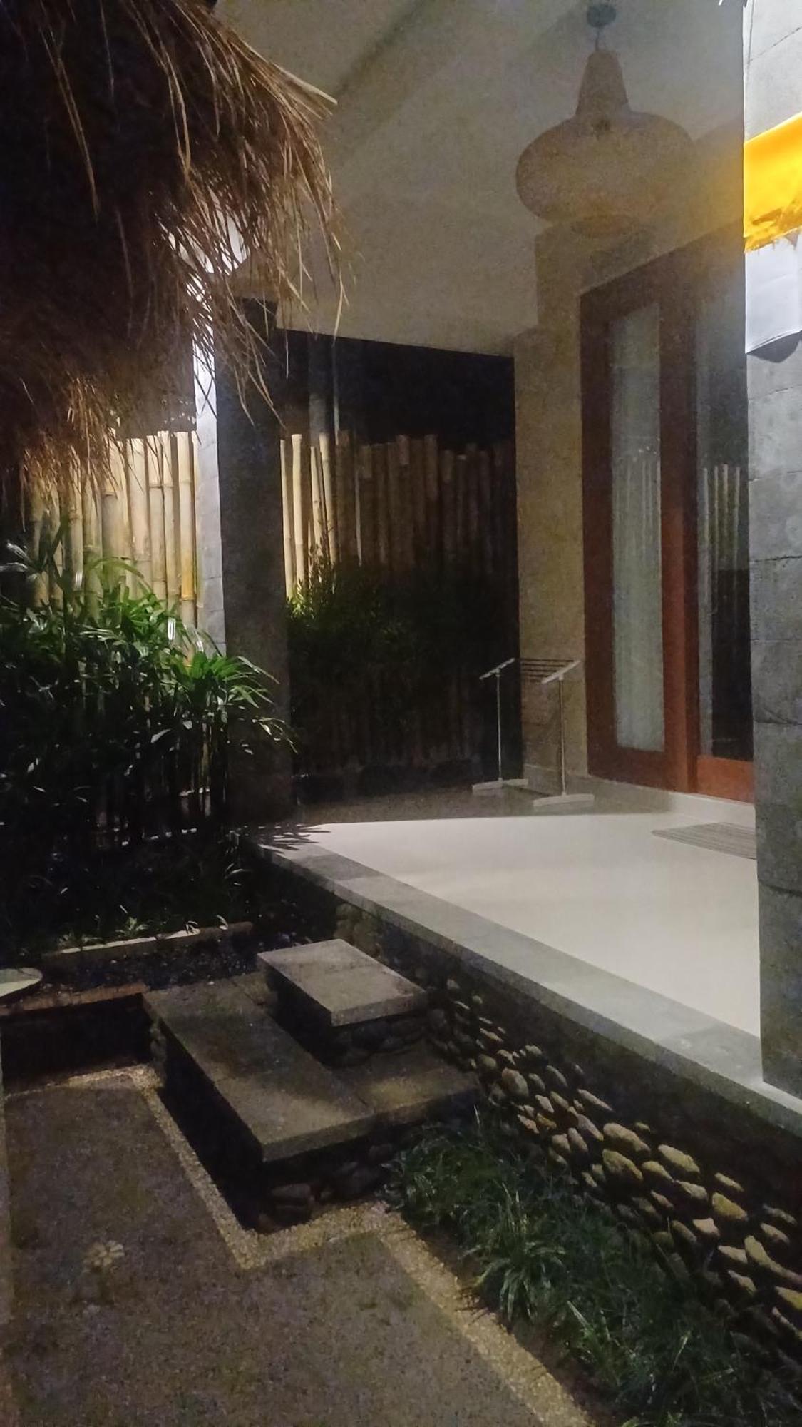 Nugraha Guesthouse 1 Ubud Buitenkant foto