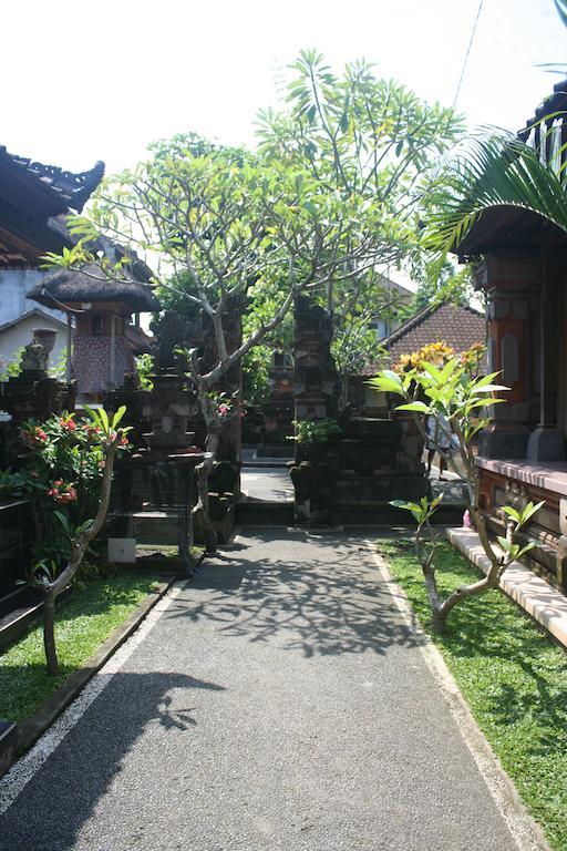 Nugraha Guesthouse 1 Ubud Buitenkant foto